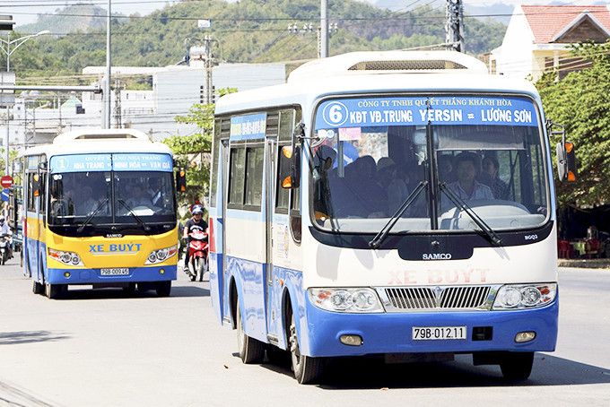 zzXe buýt nội thành Nha Trang gặp nhiều khó khăn, sản lượng hành khách sụt giảm.