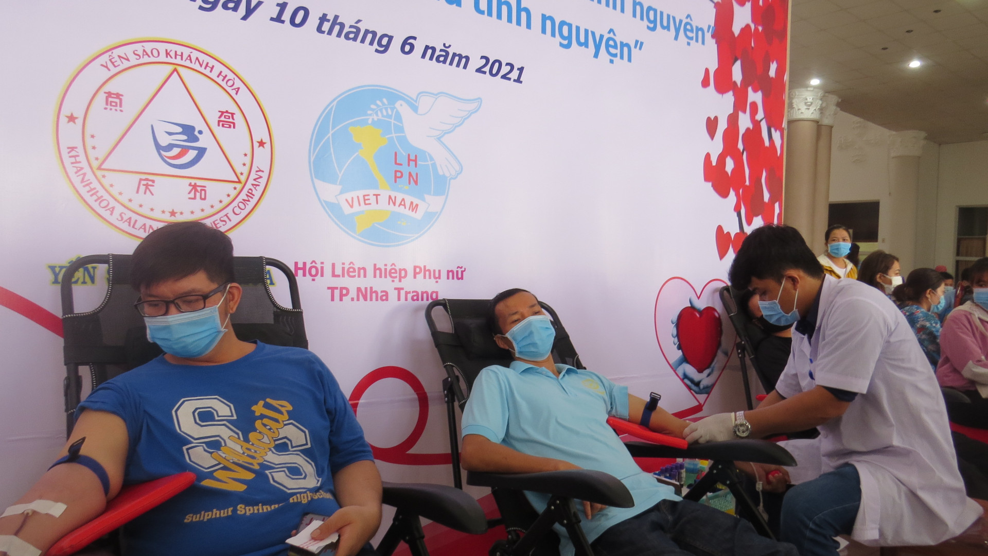 Người dân TP. Nha Trang tham gia hiến máu tình nguyện 