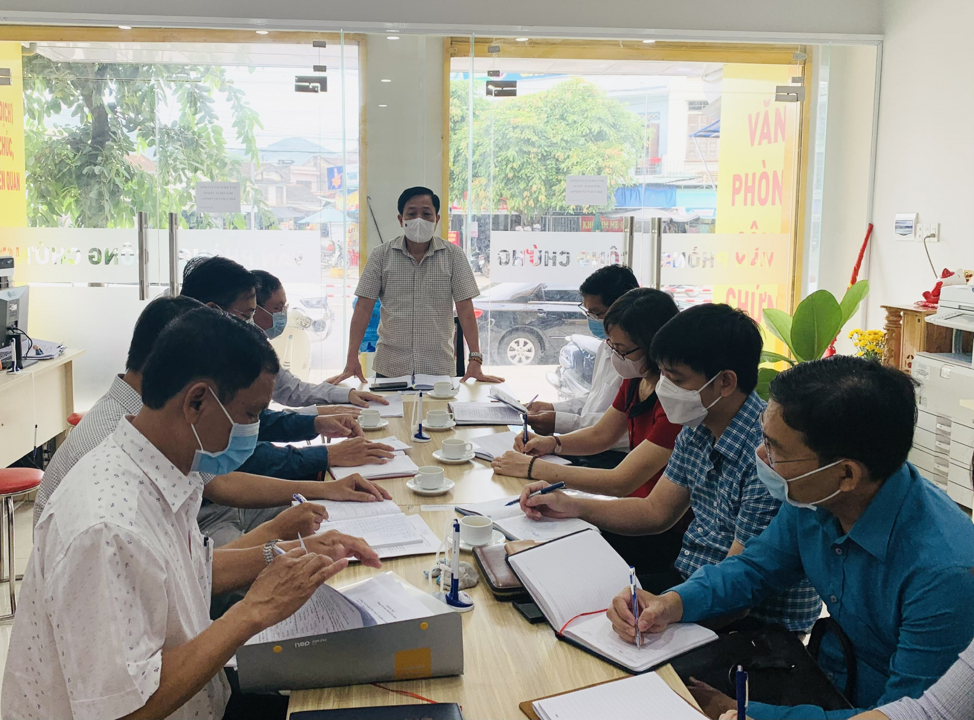 Đoàn công tác của Ban chỉ đạo 03 do Phó Bí thư Tỉnh ủy Hà Quốc Trị dẫn đầu đã đến làm việc với Văn phòng công chứng Phạm Văn Thông (Thị trấn Diên Khánh)