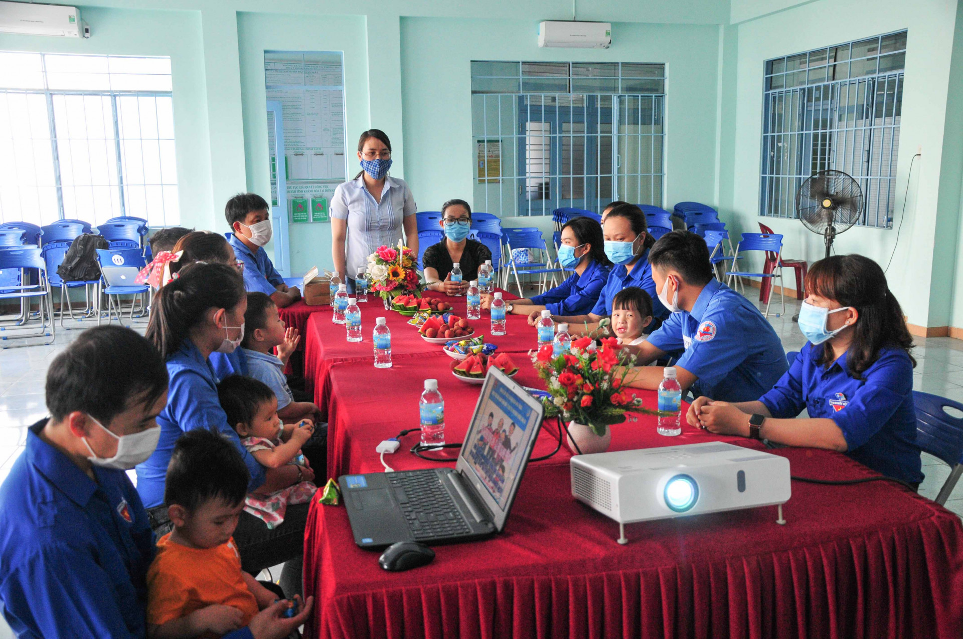 Các đoàn viên, thanh niên được thông tin các chủ trương, chính sách của Đảng, pháp luật của Nhà nước về xây dựng gia đình Việt Nam phát triển bền vững