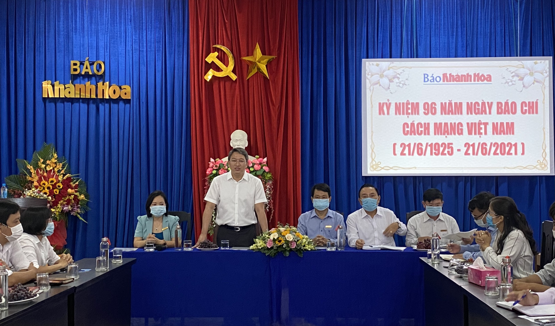Bí thư Tỉnh ủy Nguyễn Hải Ninh phát biểu tại buổi thăm Báo Khánh Hòa
