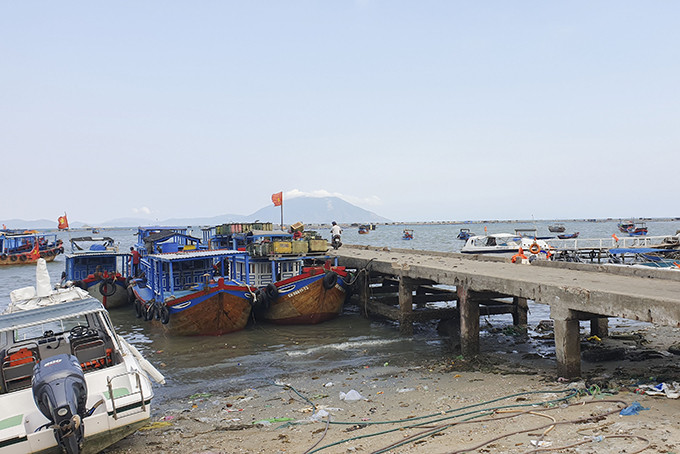 Bến thủy nội địa tại thị trấn Vạn Giã, Vạn Ninh.
