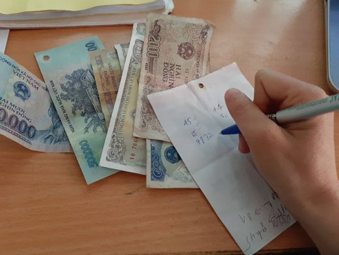 Giả trúng số, lừa người bán đề