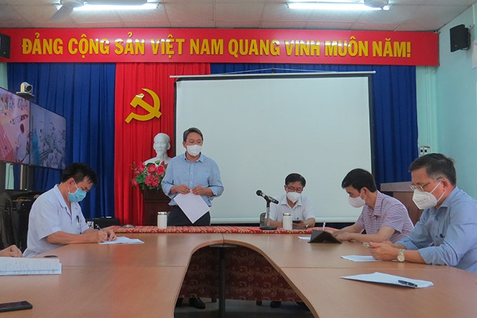 Bí thư Tỉnh ủy Khánh Hòa Nguyễn Hải Ninh phát biểu tại buổi kiểm tra Bệnh viện Dã chiến đặt tại Bệnh viện Bệnh nhiệt đới tỉnh Khánh Hòa