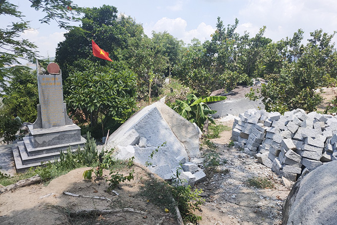 Khai thác đá trái phép tại hồ Đá Bàn