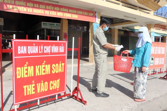 Nha Trang ngày đầu dùng phiếu đi chợ