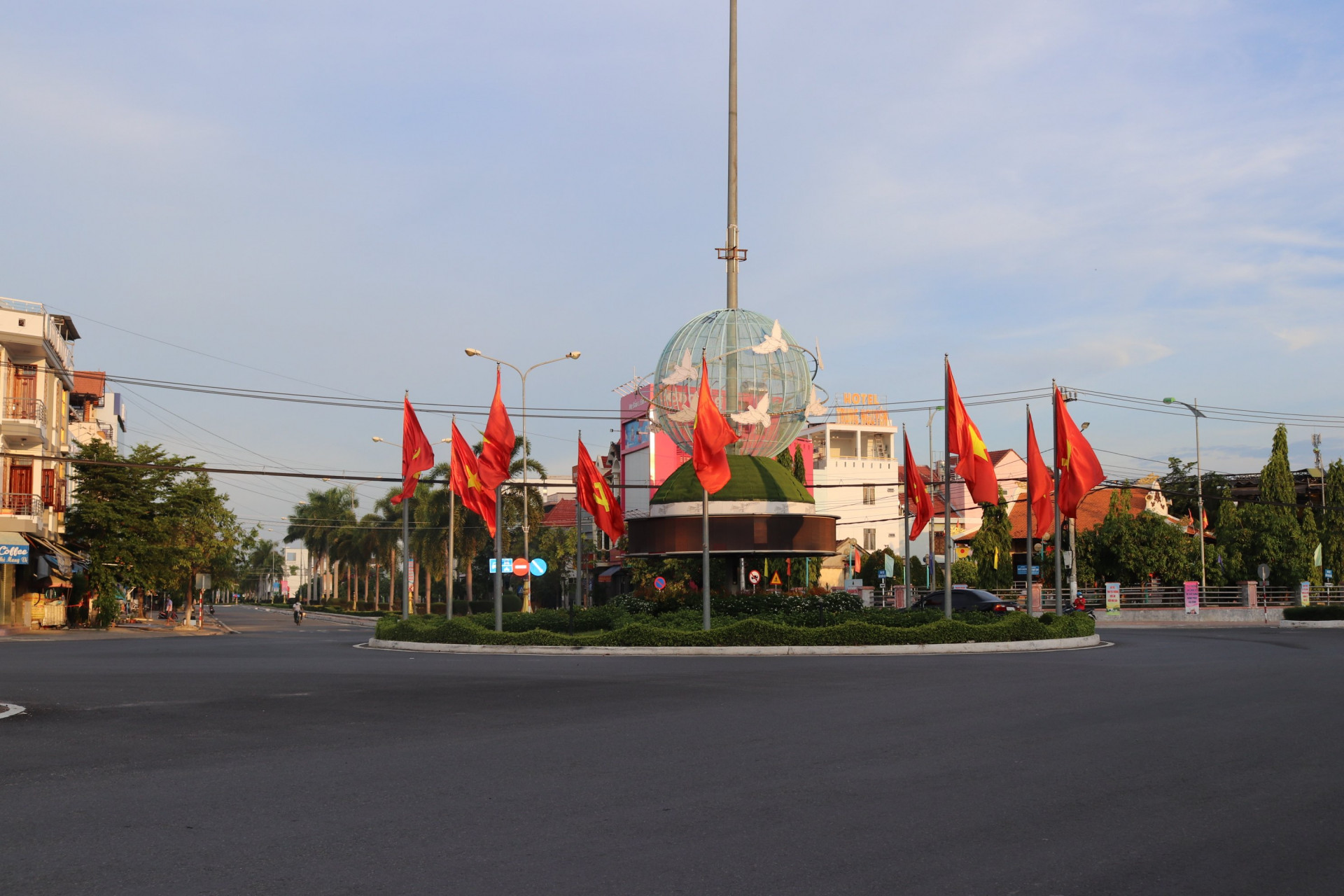 Trung tâm thị xã Ninh Hòa chiều 17-7.