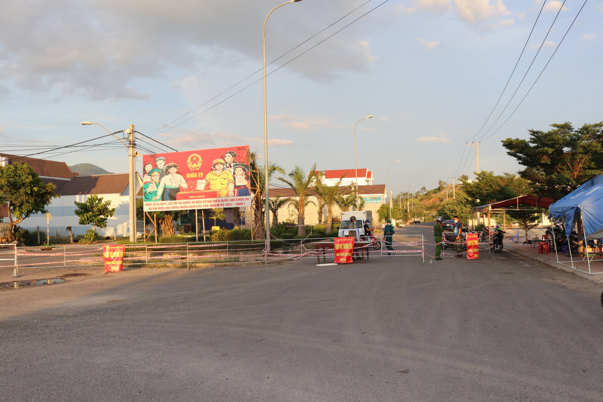 Chốt kiểm soát dịch Covid-19 ở phường Ninh Giang.