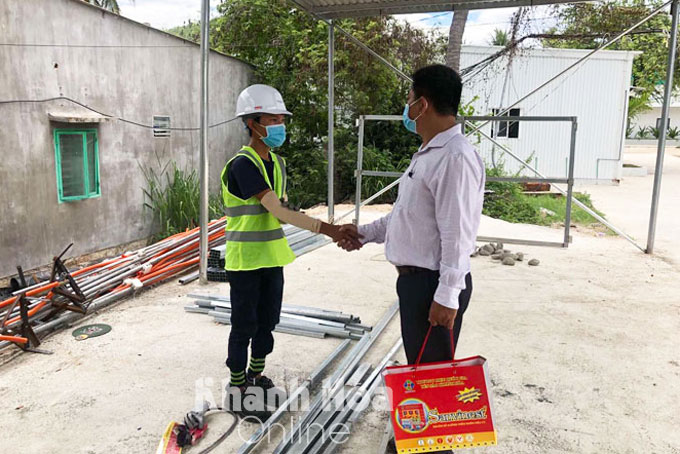 Vụ "Bánh mì không phải hàng thiết yếu": Phó Chủ tịch phường Vĩnh Hòa gặp và xin lỗi anh Trần Văn Em