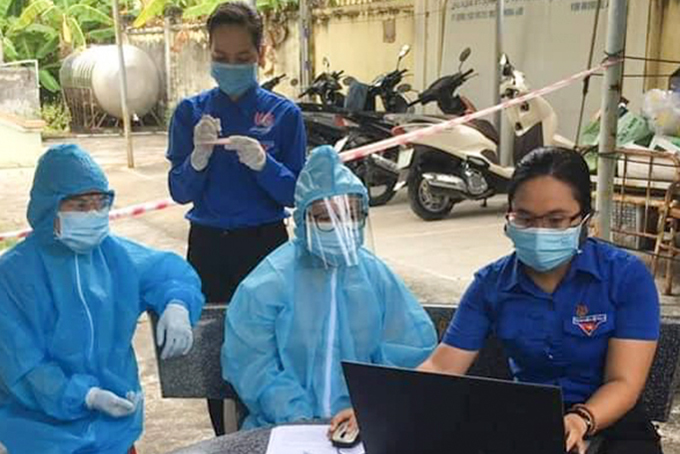 Lực lượng đoàn viên, thanh niên huyện Cam Lâm ra quân tham gia hỗ trợ công tác cập nhật cơ sở dữ liệu dịch bệnh