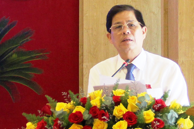 Chủ tịch UBND tỉnh Nguyễn Tấn Tuân phát biểu tiếp thu, giải trình một số nội dung đại biểu thảo luận