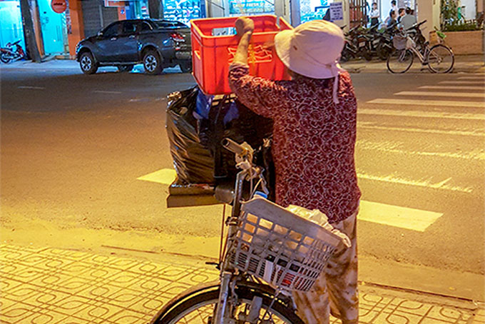 Bảo vệ người yếu thế