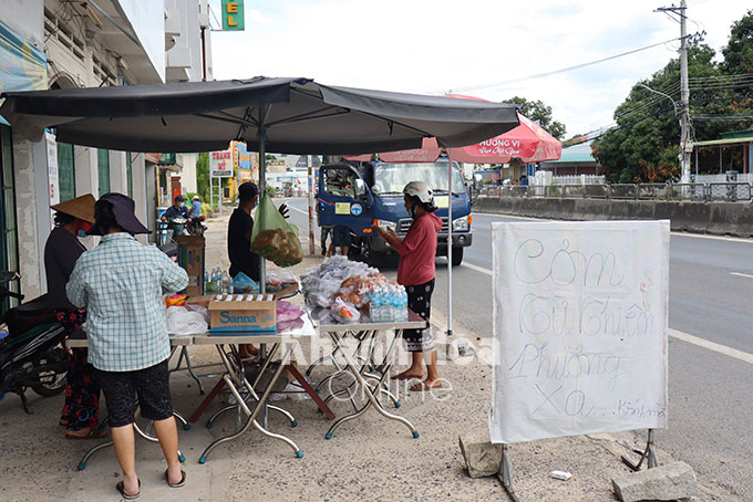 Ấm áp tình người dọc Quốc lộ