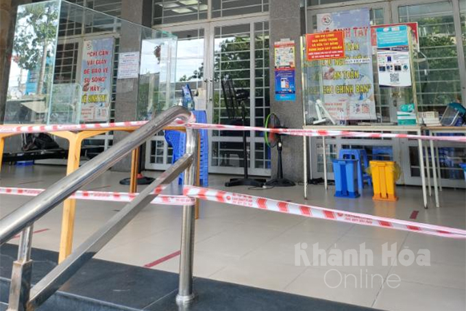 Bệnh viện Đa khoa tỉnh Khánh Hòa phong tỏa khối nhà 12 tầng do có ca dương tính với SARS-CoV-2