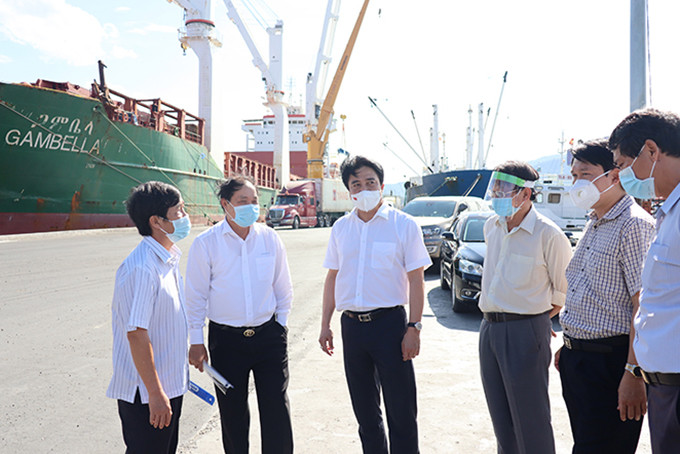 Đoàn công tác kiểm tra Cảng Cam Ranh