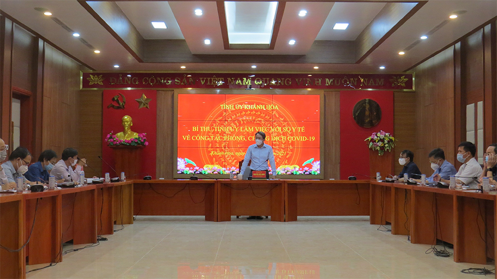 Bí thư Tỉnh ủy Nguyễn Hải Ninh chỉ đạo tại cuộc họp