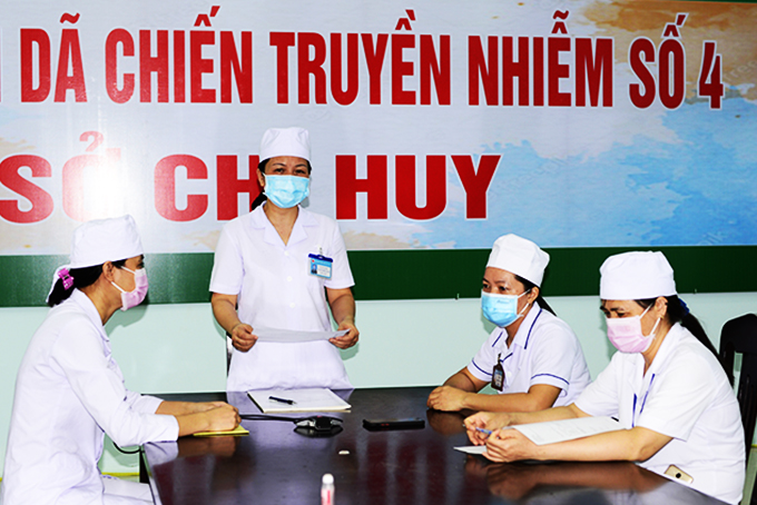 Những "bông hồng" ở bệnh viện dã chiến