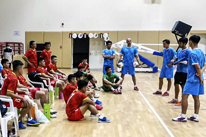 Đội tuyển futsal Việt Nam tập huấn chuẩn bị  cho Vòng chung kết FIFA Futsal World Cup 2021). Nguồn VFF
