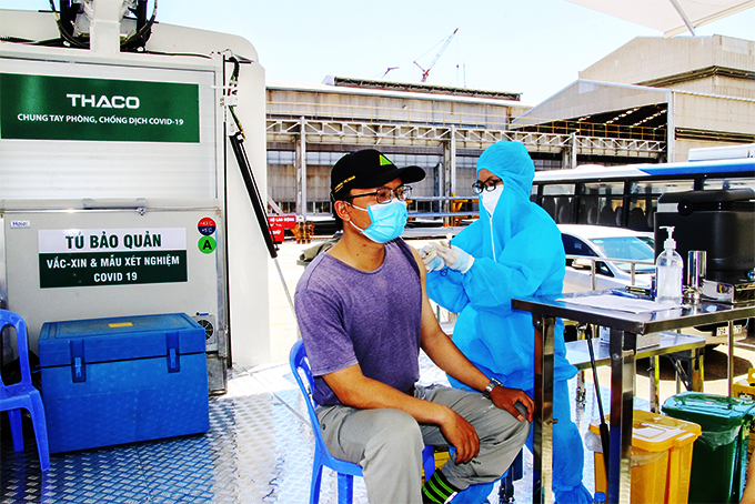 Công ty TNHH Đóng tàu Hyundai Việt Nam: 400 lao động được tiêm vắc xin ngừa Covid-19