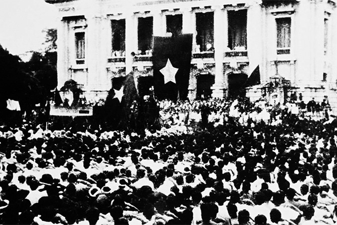 Hình ảnh ngày Tổng khởi nghĩa 19-8-1945 ở Thủ đô Hà Nội. Ảnh tư liệu