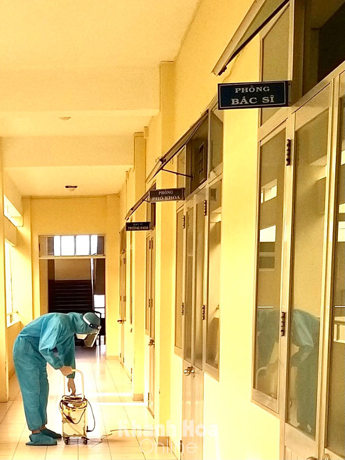 Phun khử khuẩn tại Bệnh viện Đa khoa tỉnh