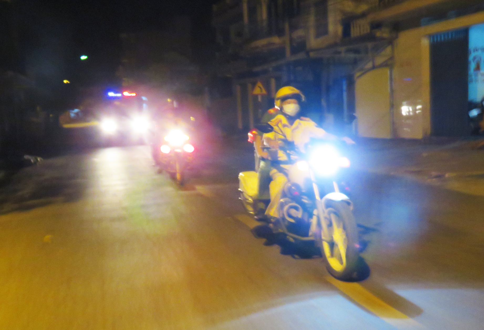 Công an Vạn Ninh tuần tra đêm góp phần đảm bảo công tác phòng, chống dịch