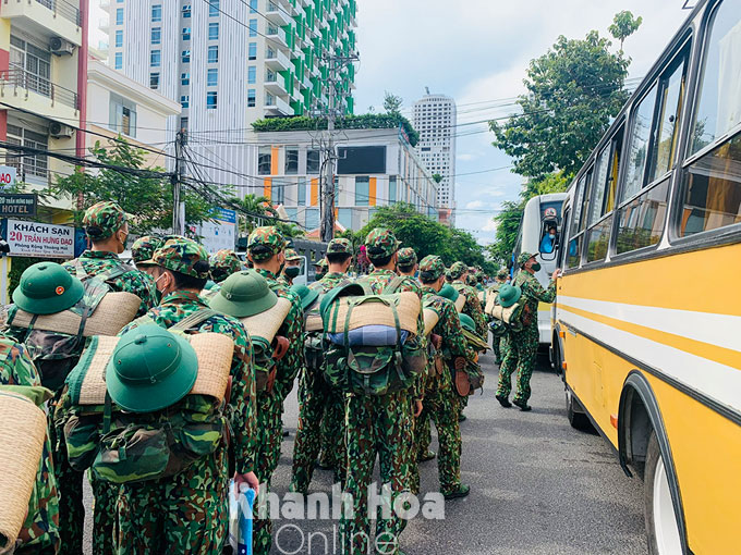 Theo chân bộ đội vào tâm dịch