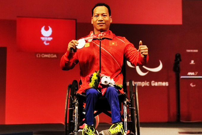 Đô cử  Lê Văn Công giành  huy chương bạc  ở Paralympic Tokyo 2020. Nguồn: tdtt/gov.vn