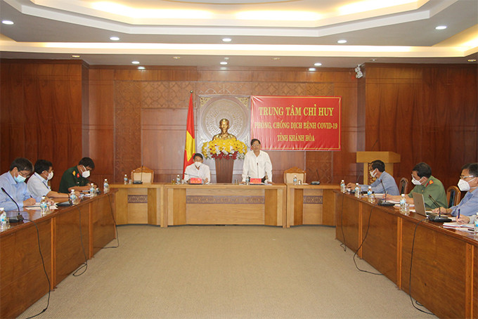 Ông Nguyễn Tấn Tuân chỉ đạo tại phiên họp đầu tiên của Trung tâm Chỉ huy phòng chống dịch bệnh Covid-19.