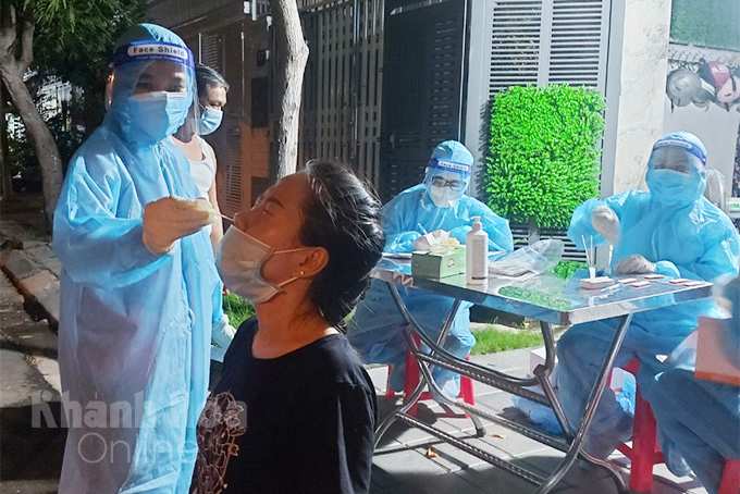 Từ ngày 31-8 đến 2-9: Nha Trang tiếp tục triển khai lấy mẫu xét nghiệm tầm soát SARS-CoV-2 tại 27 xã, phường
