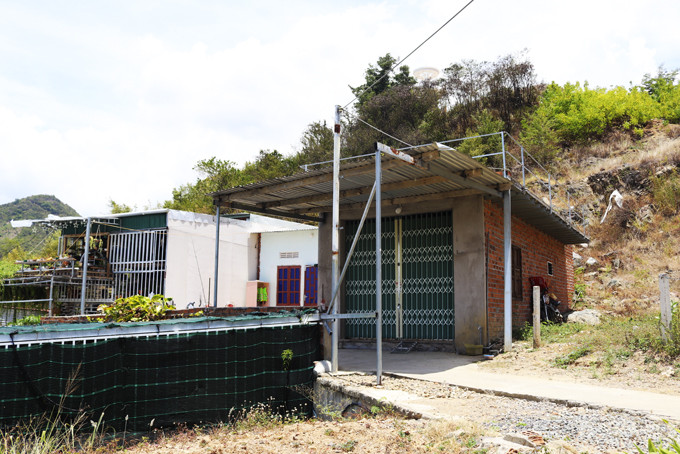 Khu dân cư nằm trong vùng nguy cơ sạt lở tại khu vực núi Cô Tiên (phường Vĩnh Hòa).
