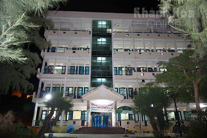 Mang tiếng hát đến nơi tuyến đầu chống dịch