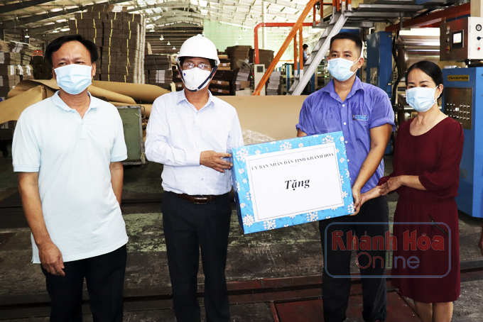 Cùng vượt khó với "3 tại chỗ"