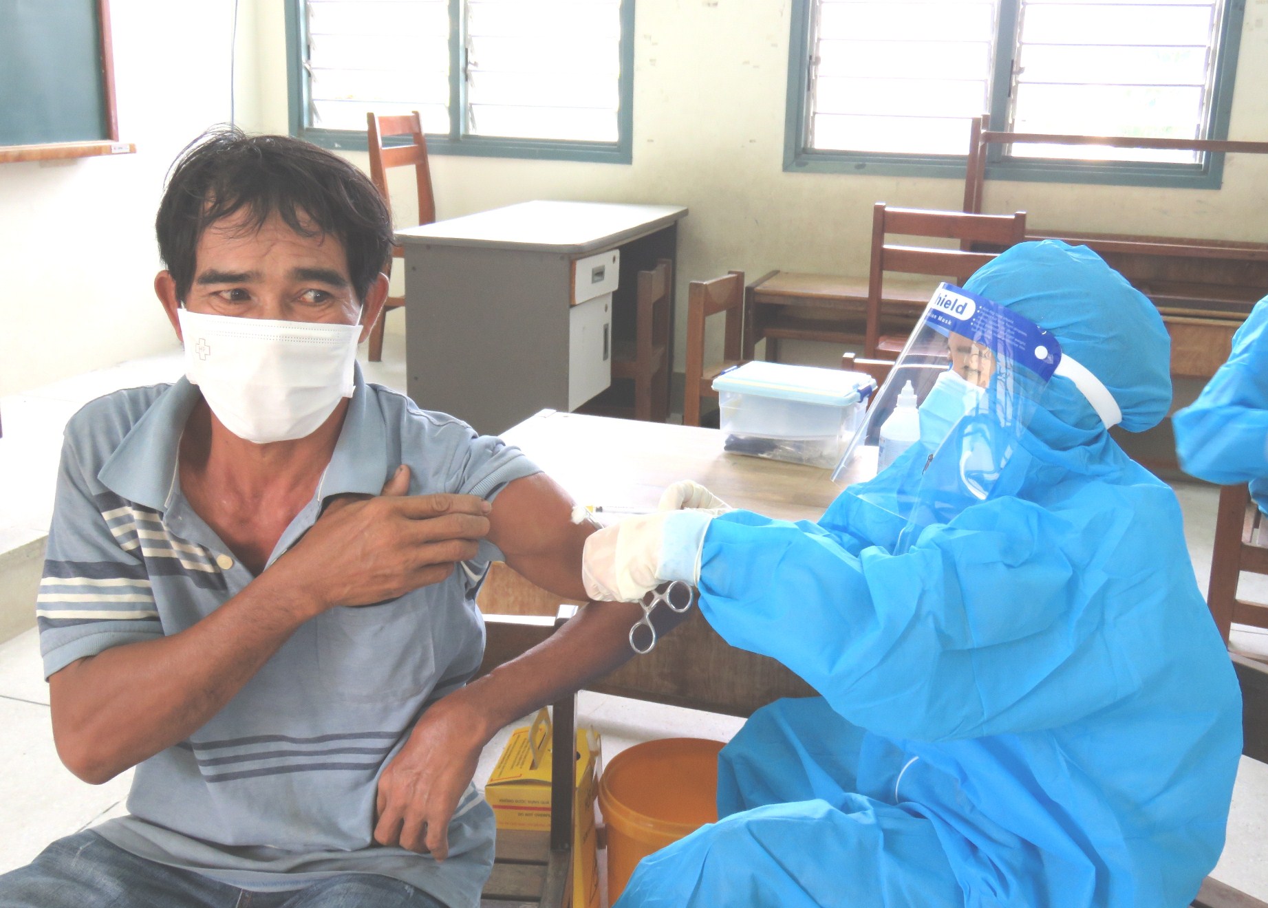 6.500 liều vắc xin Vero Cell được tiêm cho lực lượng làm công tác phòng, chống dịch bệnh Covid-19 và nhân dân trên địa bàn huyện.