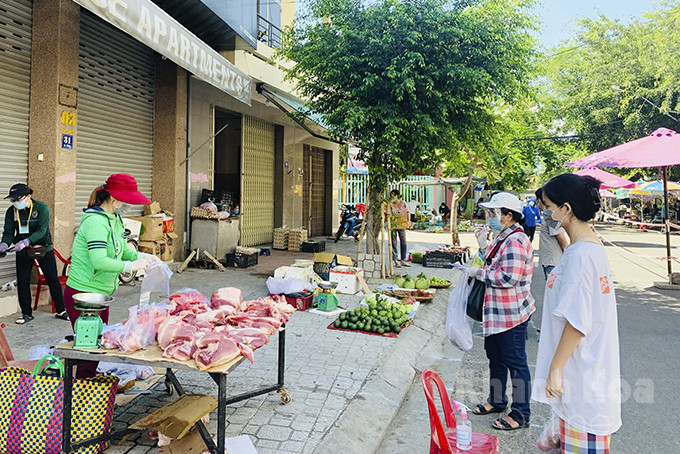 Người dân  &quot;vùng xanh &quot; và  &quot;vùng vàng &quot; Nha Trang được đi chợ 3 ngày/lần
