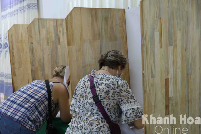 Cử tri lựa chọn ứng cử viên theo mình là xứng đáng được vào Duma quốc gia Nga.