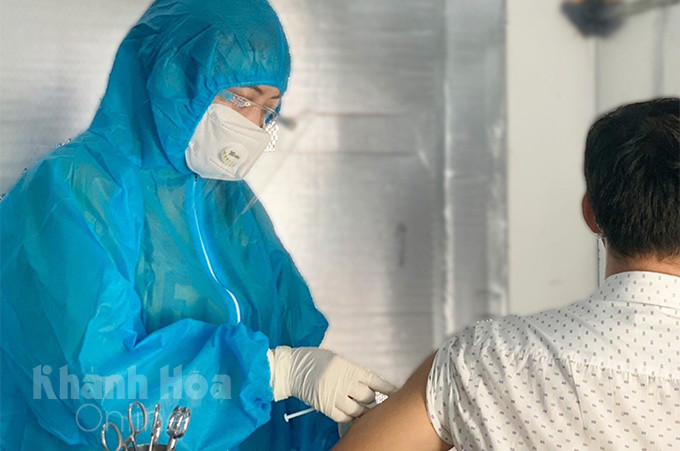 Tiêm vắc xin ở Nha Trang