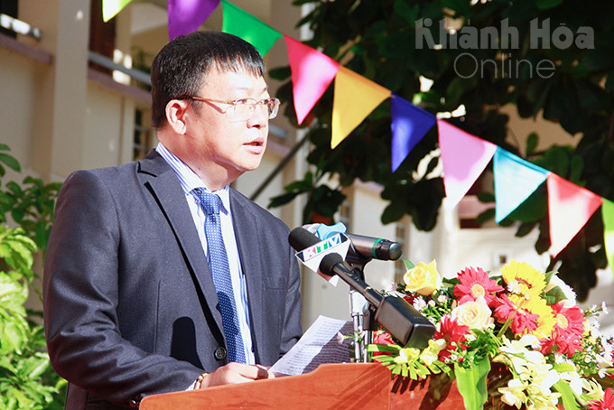 Ông Võ Hoàn Hải - Giám đốc Sở GD-ĐT đọc diễn văn chào mừng năm học mới.