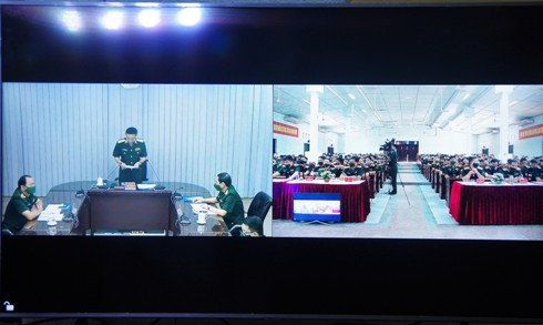 Thiếu tướng Trần Minh Tâm phát biểu qua cầu truyền hình.