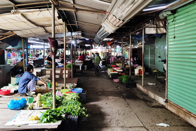 Hiện nay, chợ Khánh Vĩnh chỉ cho phép các tiểu thương kinh doanh mặt hàng  lương thực, thực phẩm hoạt động.