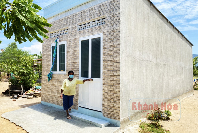 Căn nhà của vợ chồng ông Mang Thấu (thôn Sông Cạn Trung, xã Cam Thịnh Tây,  TP. Cam Ranh) mới được bàn giao đầu năm 2021.