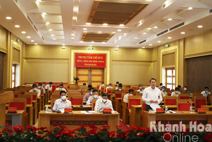 Bí thư Tỉnh ủy Nguyễn Hải Ninh phát biểu tại cuộc họp.