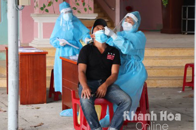 Từ 7 giờ đến 17 giờ ngày 30-9, Khánh Hòa ghi nhận thêm 15 ca dương tính với SARS-CoV-2