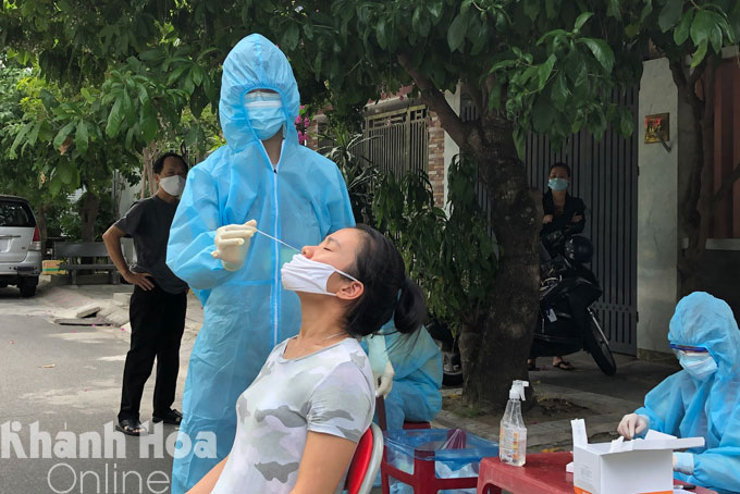 Từ 7 giờ đến 17 giờ ngày 14-10, Khánh Hòa ghi nhận thêm 32 ca dương tính với SARS-CoV-2