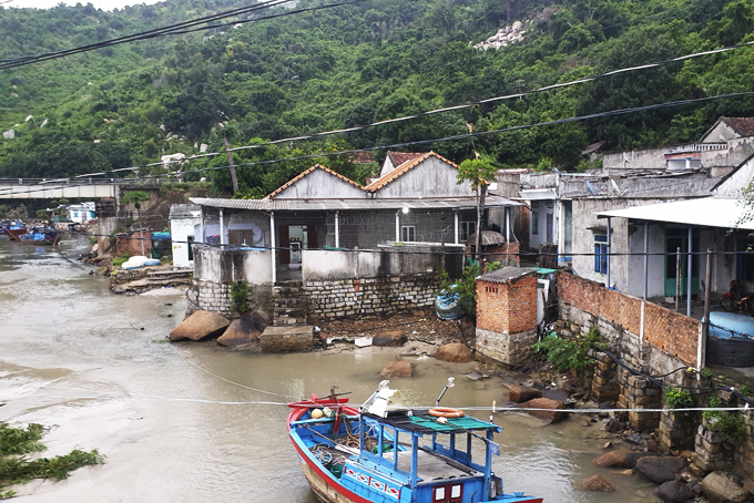 Bao giờ các hộ dân ở chân đèo Cả được di dời?