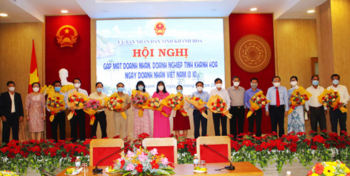 Lãnh đạo tỉnh gặp mặt doanh nhân, doanh nghiệp nhân Ngày Doanh nhân Việt Nam 13-10-2021.