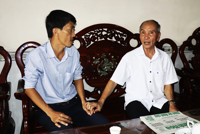 Ông Nguyễn Trọng Vinh trò chuyện về sự kiện Bác Hồ đến vịnh Cam Ranh.
