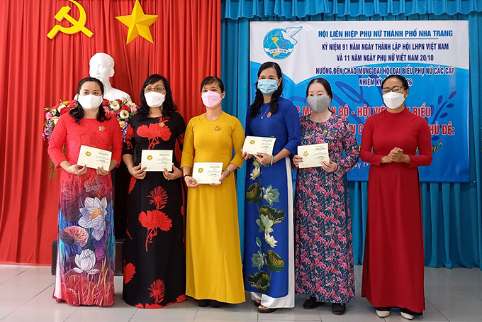 Giao lưu và biểu dương cán bộ hội phụ nữ tiêu biểu