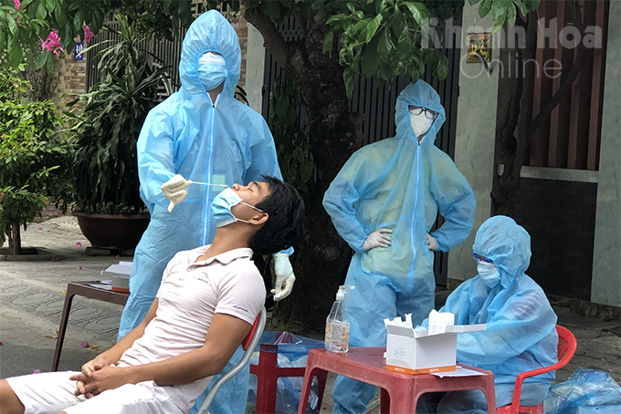 Từ 7 giờ đến 17 giờ ngày 20-10, Khánh Hòa ghi nhận thêm 25 ca dương tính với SARS-CoV-2