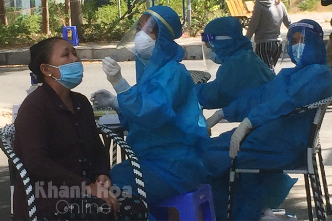 Từ 7 giờ đến 17 giờ ngày 28-10, Khánh Hòa ghi nhận thêm 16 ca dương tính với SARS-CoV-2